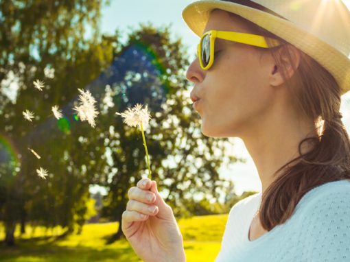 What are some common symptoms of hay fever?